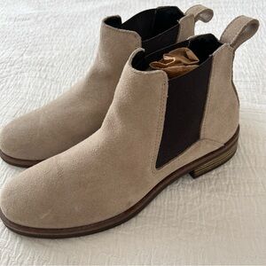 Clarks Arlo Sand Suede Ankle Boots